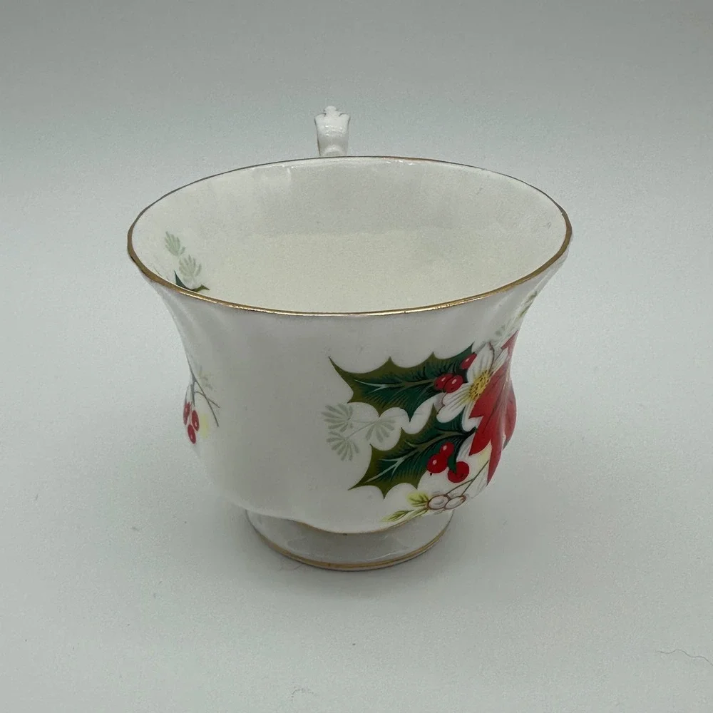 Royal Albert Yuletide Tea Cup Saucer Set Bone China England Poinsettia Christmas